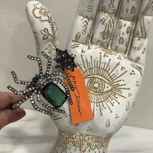 BETSEY JOHNSON Spider 🕷️ Cuff Bracelet Emerald Green Stone NEW with Box
